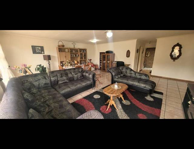2 BEDROOM TOWNHOUSE FOR SALE IN LINDHAVEN